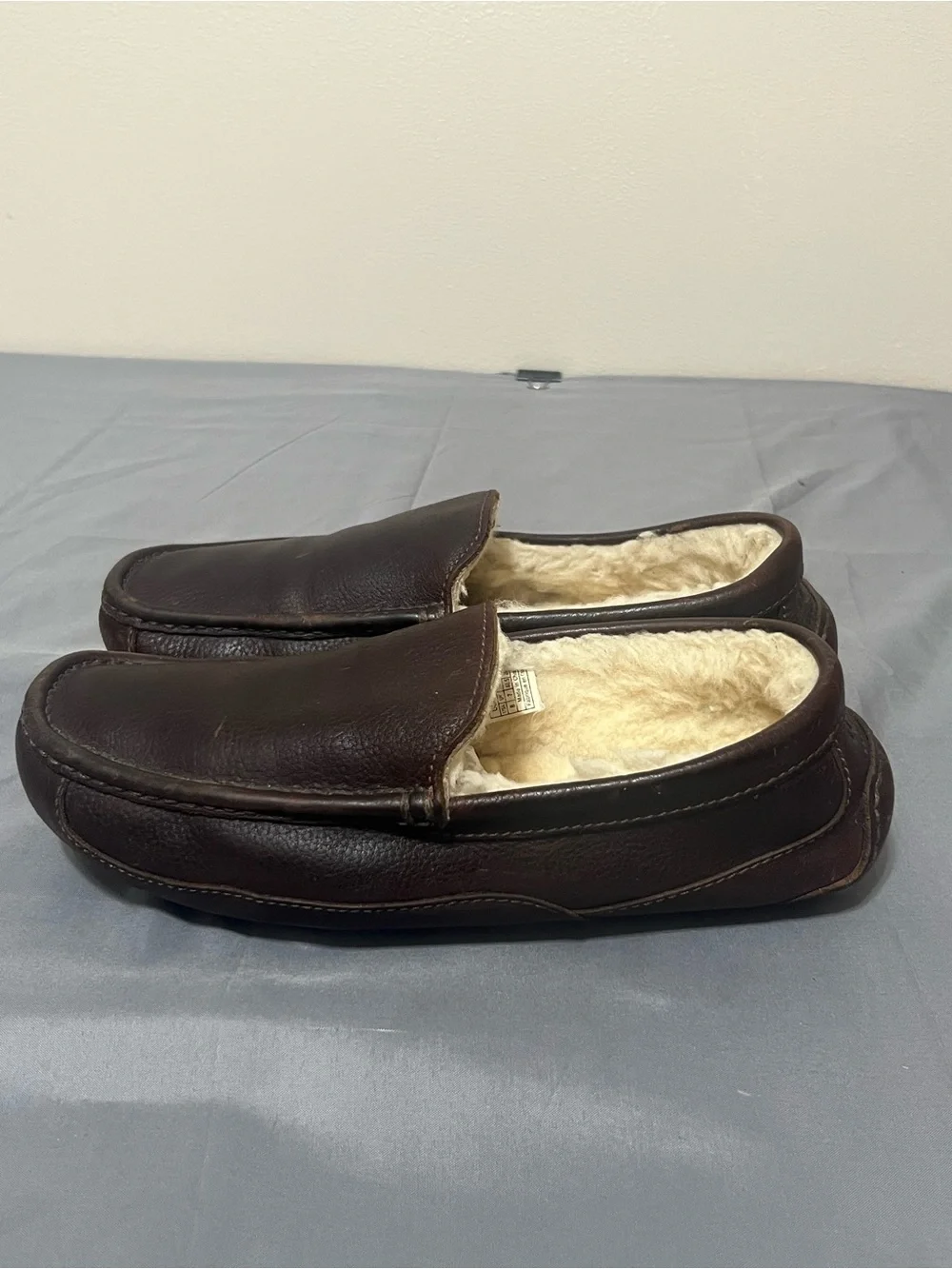 UGG Ascot Slippers Mens 8 Brown Leather Sheepskin Lined Moccasin Rubber Sole